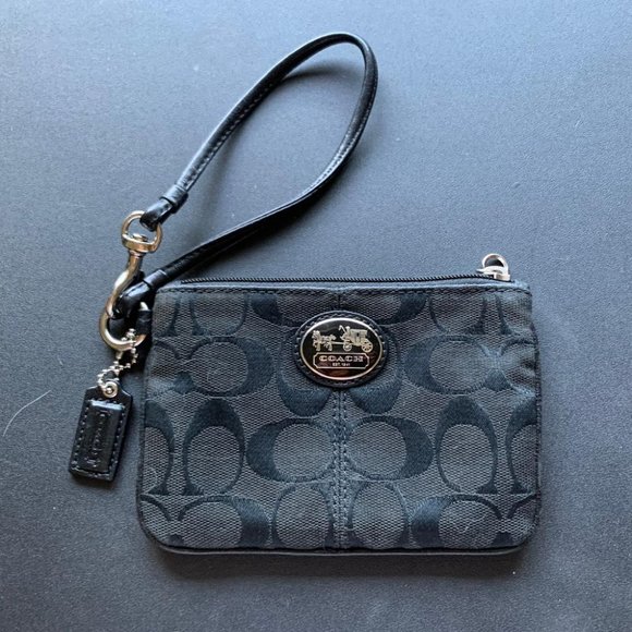 Coach Handbags - Coach wristlet